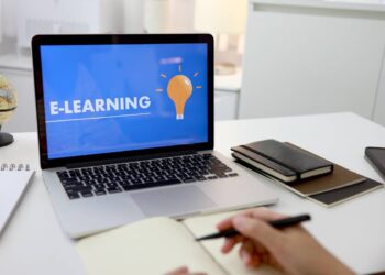 Online Learning: Revolutionizing Education in the Digital Age