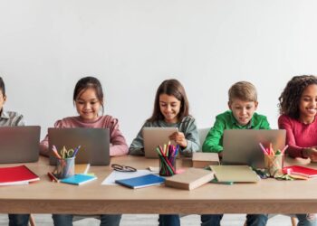 Overcoming Challenges: Strategies for Effective Digital Classroom Management