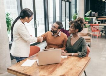 Building Trust in the Digital Age: Why Transparency Matters for CEOs